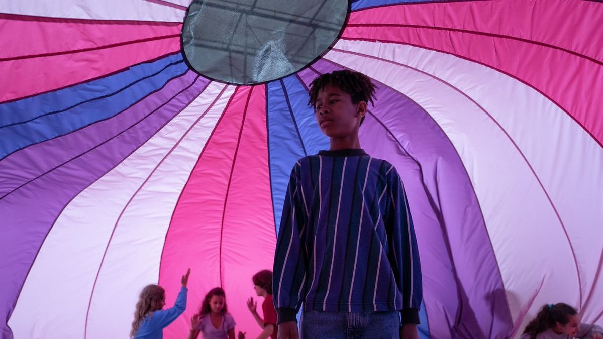 isaacfeldberg's tweet photo. I SAW THE TV GLOW is incandescent, exhilarating, major—a defining film of the year, the decade.

A privilege to ask Jane Schoenbrun about dysphoria, suburbia, and closing the “gap between a reality that feels fictional, and a fiction that feels real.” https://t.co/OtIduSJAuO https://t.co/2F4q3ii5Yl
