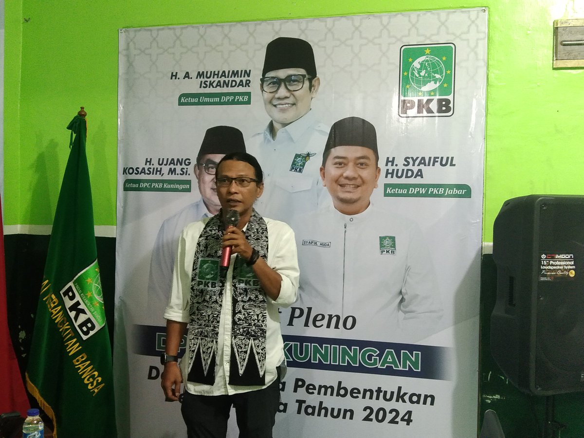 HaririOfficial's tweet photo. Pengembalian formulir pendaftaran Bacakada kang Sandi Galuh Kertanegara

@DPP_PKB @cakimiNOW @EmHasanuddin @dpwpkbjabar @SyaifulHooda @jamaludin190680 @PKBKuningan @Kosasih7Ujang @UjangOfficial @sahabat_k_ujang @KabFraksi @HaririOfficial @MCSPKBKuningan https://t.co/59DSsKbXaE