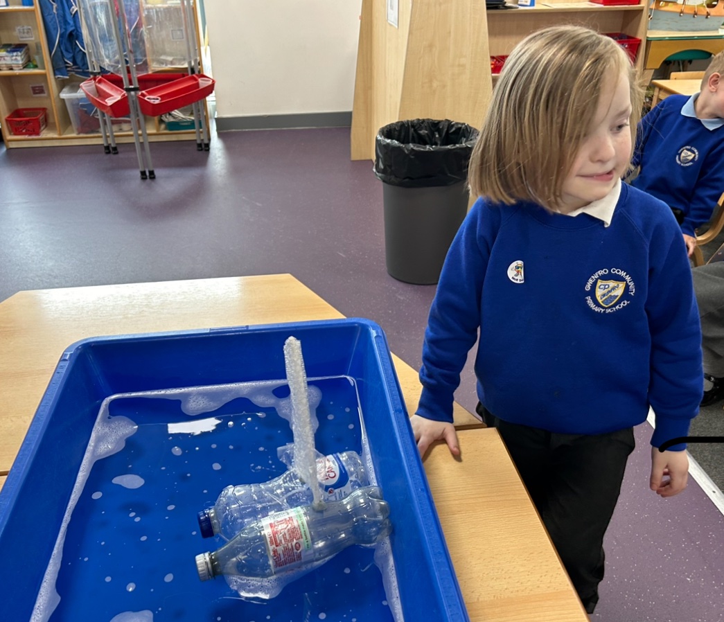 Dosbarth Coch have enjoyed making and investigating whether their boats will float or sink. #TeamGwenfro #EnterprisingCreativeContributors