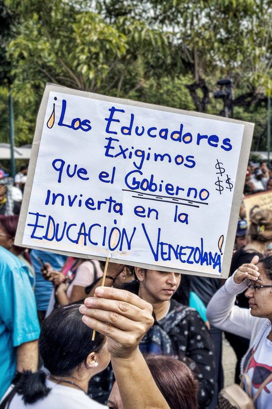 Los maestros en Venezuela están claramente exigiendo mayor inversión en la educación, y con buenos motivos

El sistema educativo venezolano ha estado en crisis durante años, con una caída significativa en la inversión, lo que ha afectado los salarios y la calidad de la educación