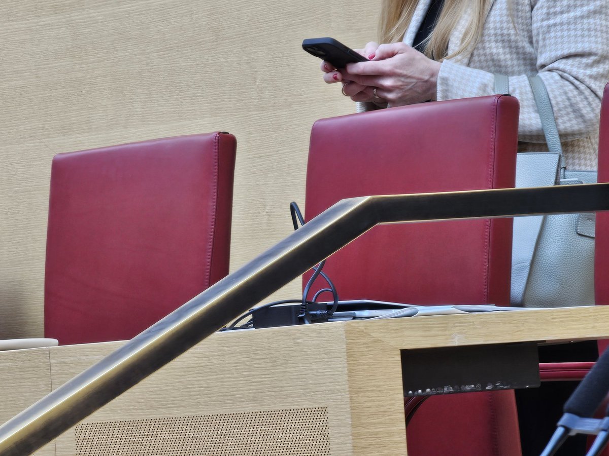 Florian von Brunn (@florianvonbrunn) on Twitter photo Wir diskutieren gerade im Bayerischen Landtag, wie wir Verfassungsfeinde und Rechtsextremisten als Verfassungsrichter verhindern können - zum Schutz unserer Demokratie!
<a href="/Markus_Soeder/">Markus Söder</a> interessiert dieses wichtige Thema offenbar nicht. Wir diskutieren gerade im Bayerischen Landtag, wie wir Verfassungsfeinde und Rechtsextremisten als Verfassungsrichter verhindern können - zum Schutz unserer Demokratie!
<a href="/Markus_Soeder/">Markus Söder</a> interessiert dieses wichtige Thema offenbar nicht.
