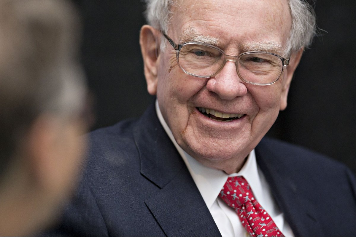 Warren Buffett Had to Work From His iPhone After Telephone Lines Went Down at Berkshire Hathaway: 'I'm Glad We Didn't Sell All of Our Apple' dlvr.it/T6skK8