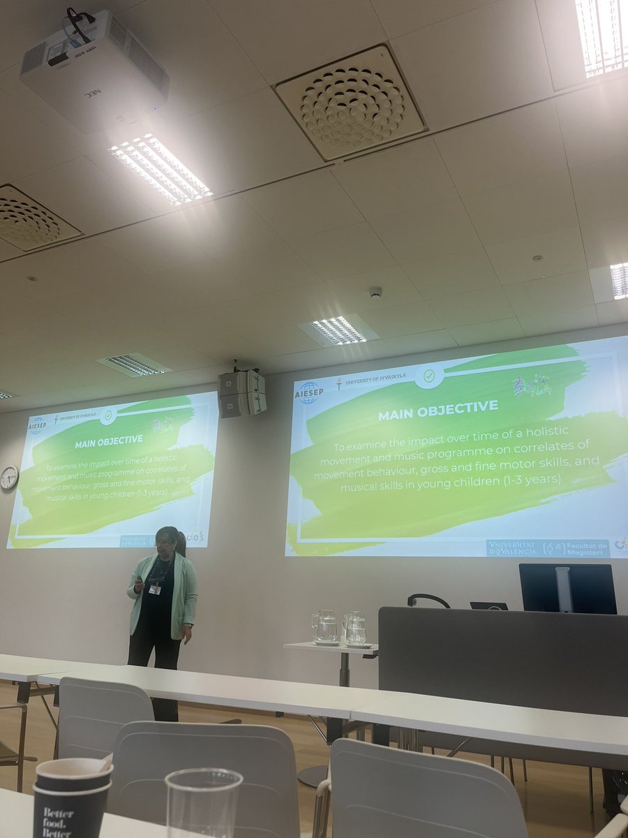 We participated at @aiesep #aiesep2024 with two oral presentations 😊 1. A programme for promoting PA in the ECEC context; and 2. A study protocol for improving PA, GMS and musical skills with toddlers @Movimusiproject Good job Hermi! 💪Thanks  to @aiesep #aiesep2024 #grupocos