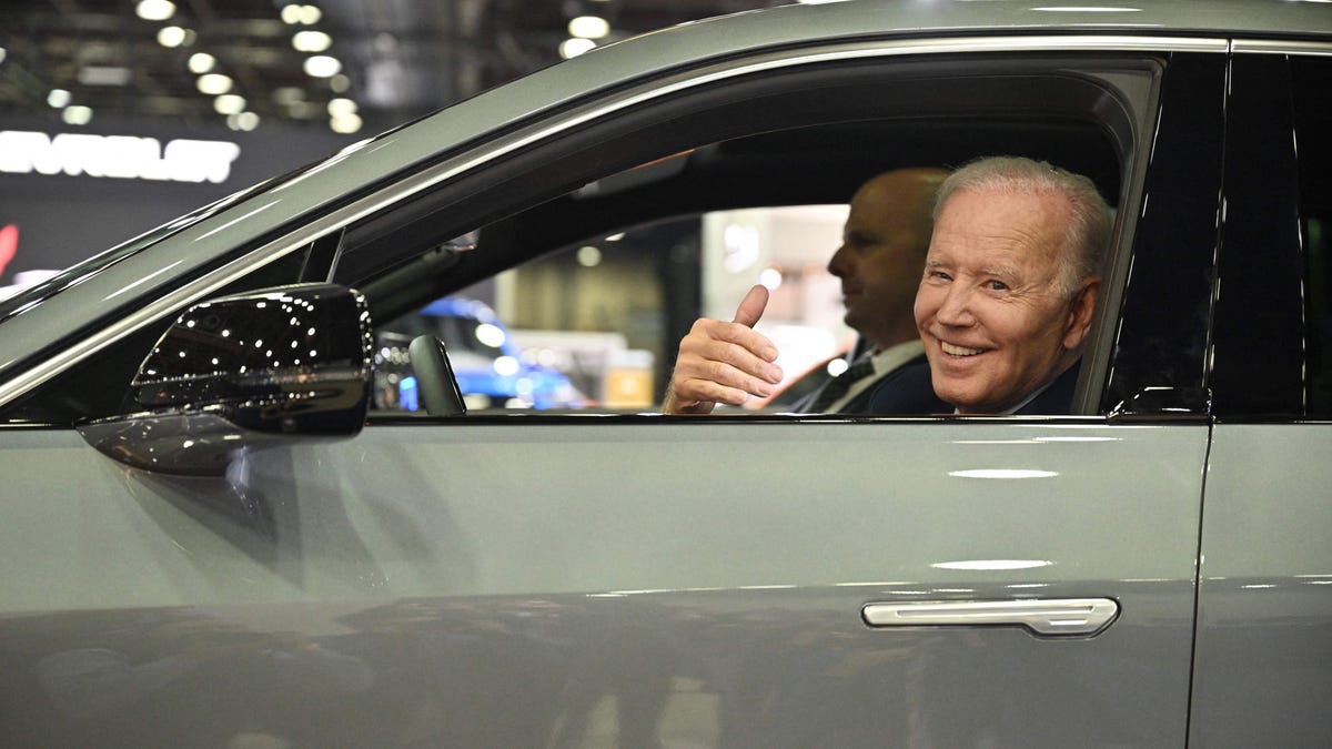 Biden Hits Chinese EVs With 100 Percent Tariff jalopnik.com/biden-hits-chi… #tariff #janetyellen