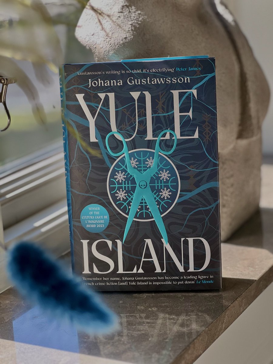 To my lovely readers I am so excited to announce that TODAY is the publication day of my book Yule Island in US🇺🇸and🇨🇦CA. A chilling journey awaits you in the pages of this book. geni.us/W3VAD @OrendaBooks t @givemeawave #YuleIsland #BookLaunch #NewReads