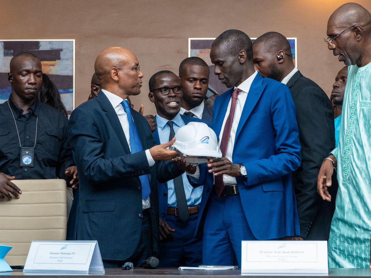 Waly Diouf BODIANG, Nouveau Directeur Général du Port Autonome de Dakar prend officiellement service

maritimafrica.com/waly-diouf-bod…

#maritime #senegal #kebetu #ports #dakar #actualité #maritimafrica