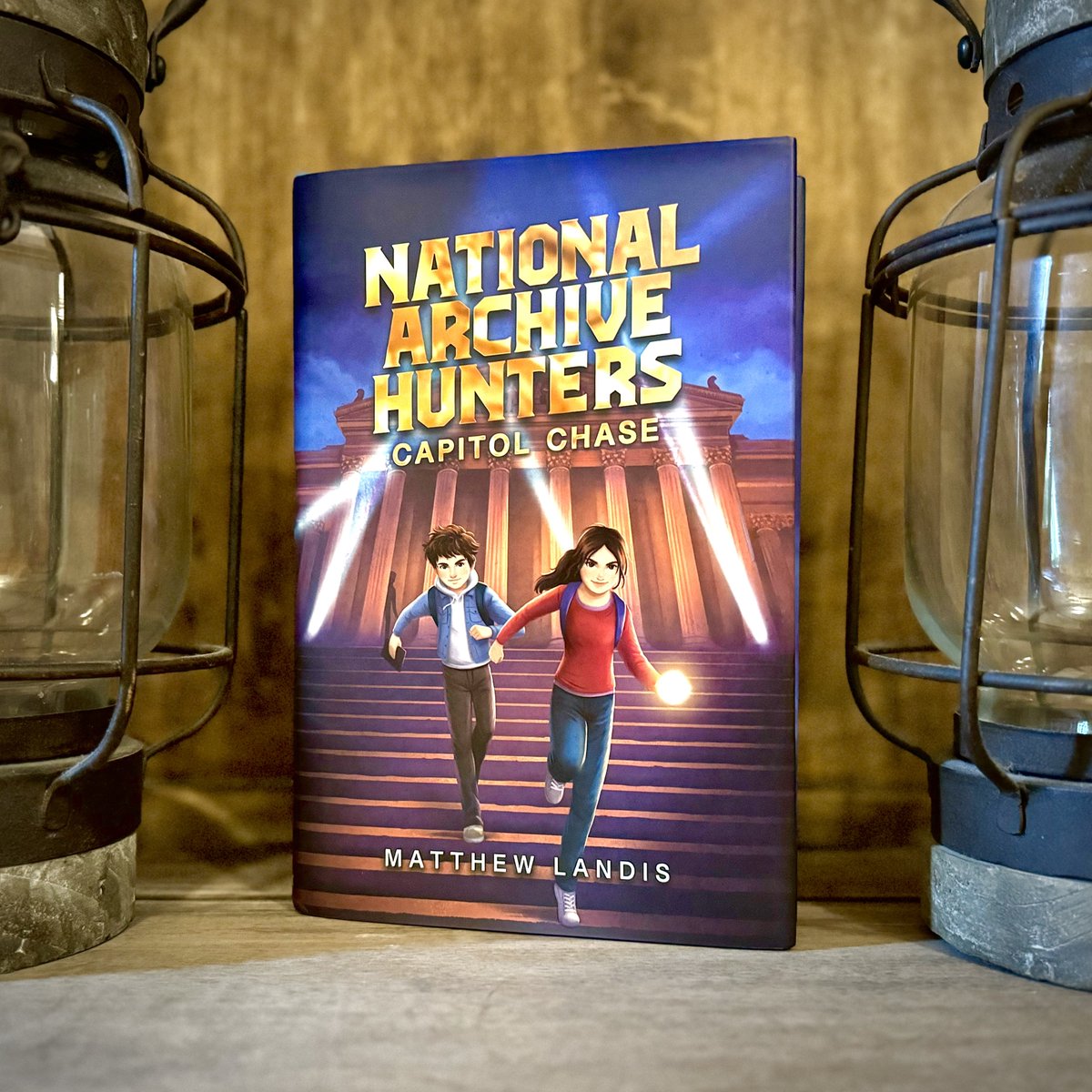Happy book birthday to NATIONAL ARCHIVE HUNTERS: CAPITOL CHASE! The first book in this exciting new #mglit mystery series is on shelves today!

@AuthorLandis

ow.ly/FoWB50REVbN

#bookbirthday