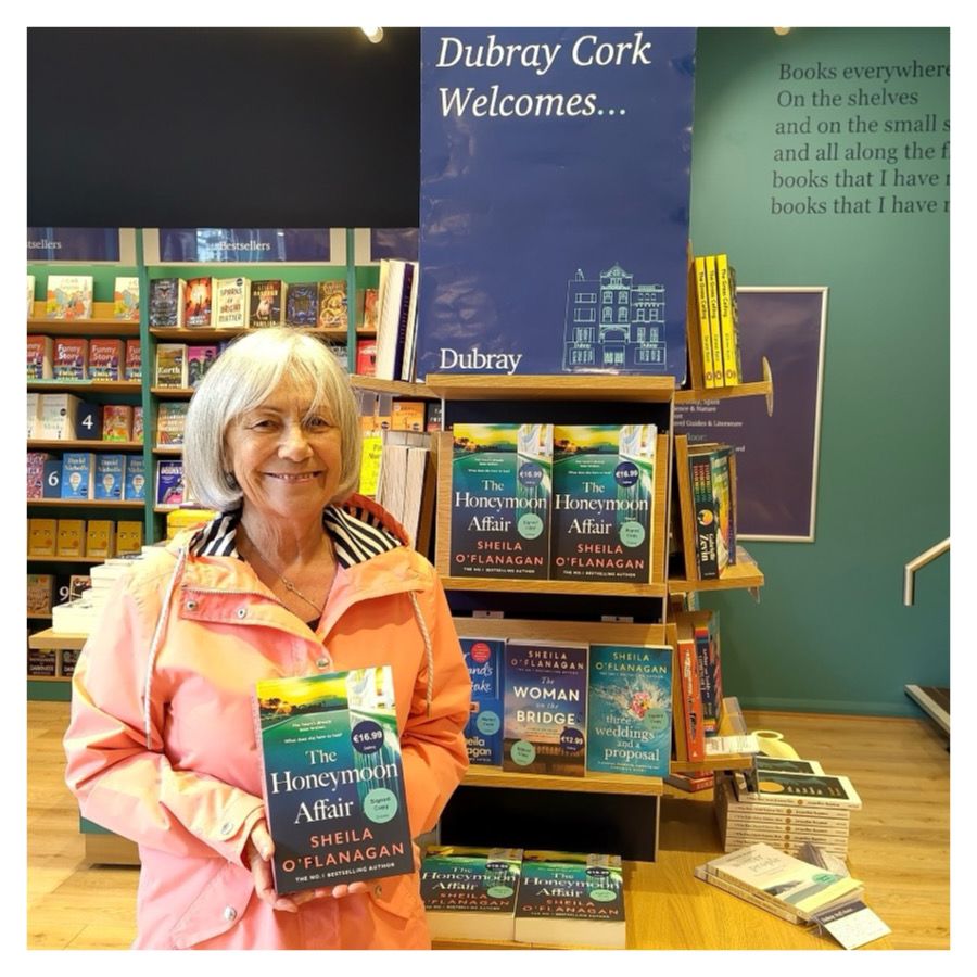 Thank you, @sheilaoflanagan for dropping by our #DubrayCork shop, this afternoon! We have loads of #signedcopies of #TheHoneymoonAffair. dubraybooks.ie/product/the-ho…