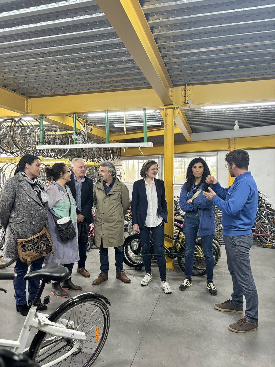 cfourniereelv's tweet photo. La filière du vélo contribue totalement à l’économie européenne. L’entreprise VELOOP agit à son échelle à @villedetours pour reconditionner les vélos destinés à la casse. 

#EconomieCirculaire 
#electionseuropeennes2024 https://t.co/gTNzNrGwGW