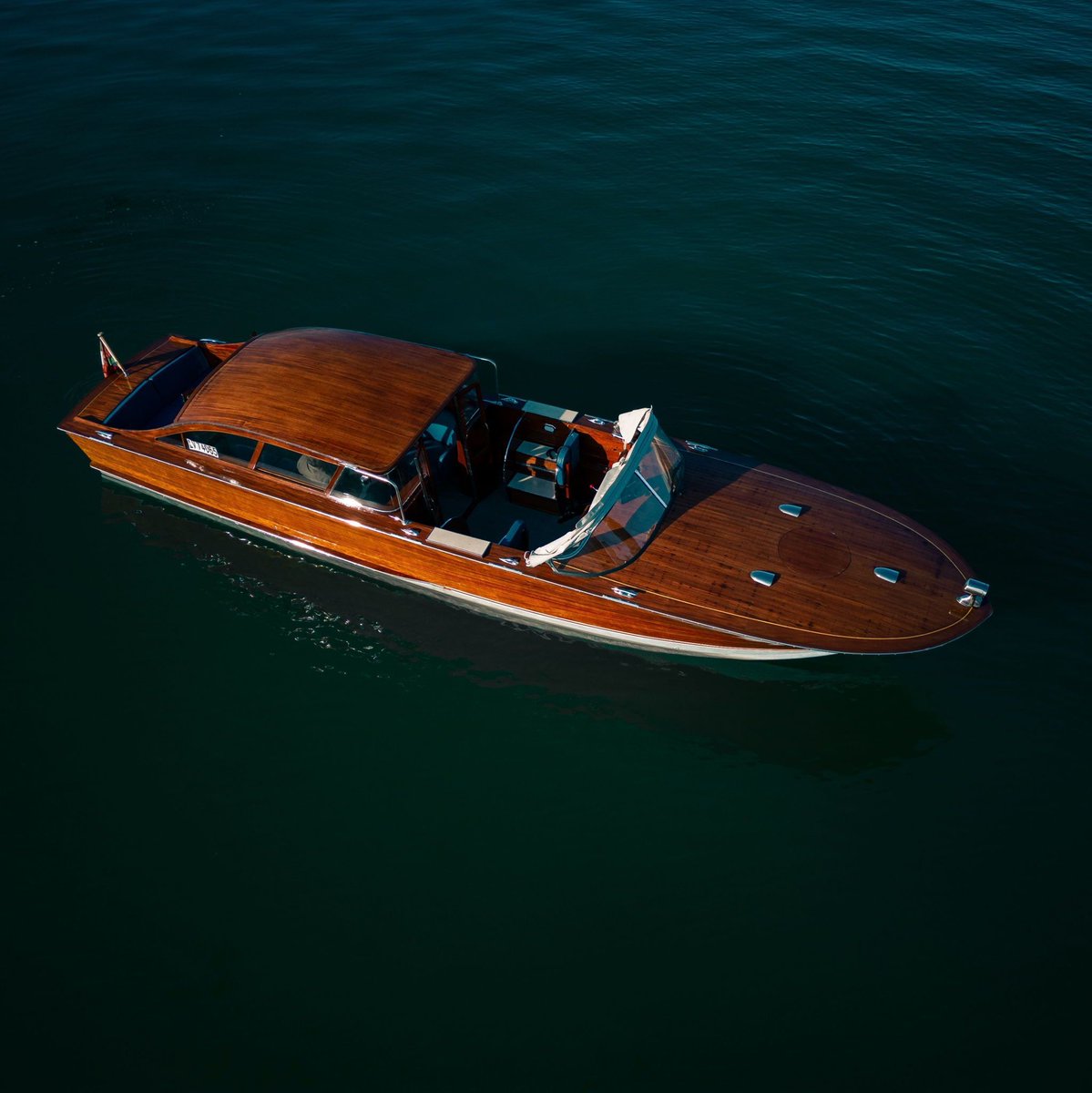 Come aboard our classic wooden boat 'La Trota' for a unique tour of the enchanting lagoon of Venice 💫 

#Venice #BoatTour #luxury #luxurytravel #lagoon #ClassicBoatsVenice #Veneding #travel #vintage