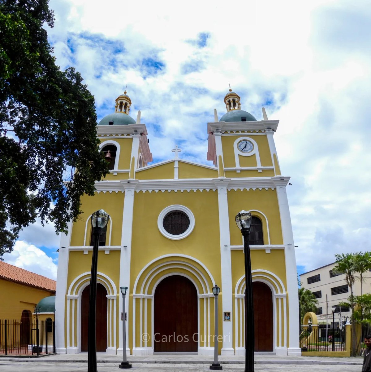 El 14 de mayo de 1782 se eleva a parroquia eclesiástica #Naguanagua y un año luego se inicia la construcción del primer templo y en 1943 la construcción del segundo templo uno al lado del otro. #carabobo #valencia #Venezuela #Arquitectura #architecture #travelblogger #History