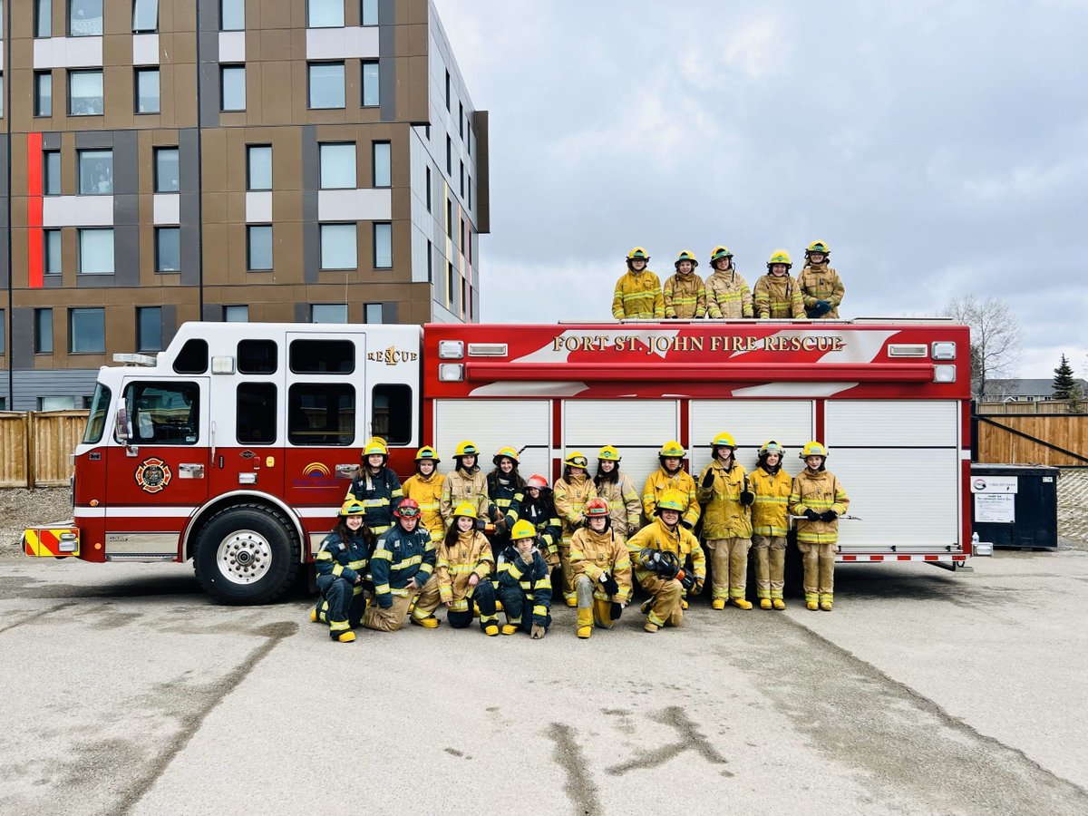 Students from @sd60 gained valuable fire safety skills from the Fort St. John Fire Department and the First Nations' Emergency Services Society of British Columbia during a two day fire boot camp. 🔥🚒 #bced buff.ly/3JWY6MU