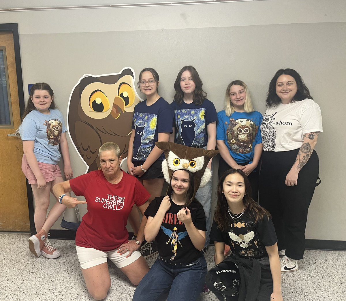 Our Battle of the Books team is off to @NowatNPL for the 2024 middle school competition! 🦉📚