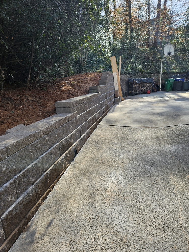 CK Landscaping builds retaining walls that stand the test of time, adding elegance and structure to your garden. Kickstart your project; visit our website for more information! #RetainingWalls #TuckerGA
landscapingtucker.com/retaining-walls