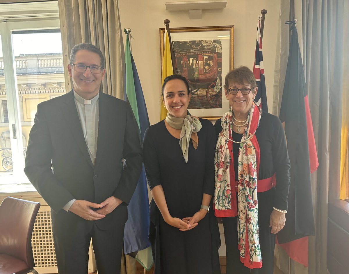 An important meeting today with the Pontifical Commission for the Protection of Minors, new Secretary Bishop Ali Herrera & Adjunct Teresa Kettelkamp. We discussed priorities going forward including how to ensure accountability, transparency & support for survivors. @TutelaMinorum