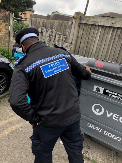 Our officers are on patrol, ears👂open to the concerns of our community. From crime prevention tips to addressing local worries, we're here for you. Together, we keep our Barnet safe. #OpSceptre