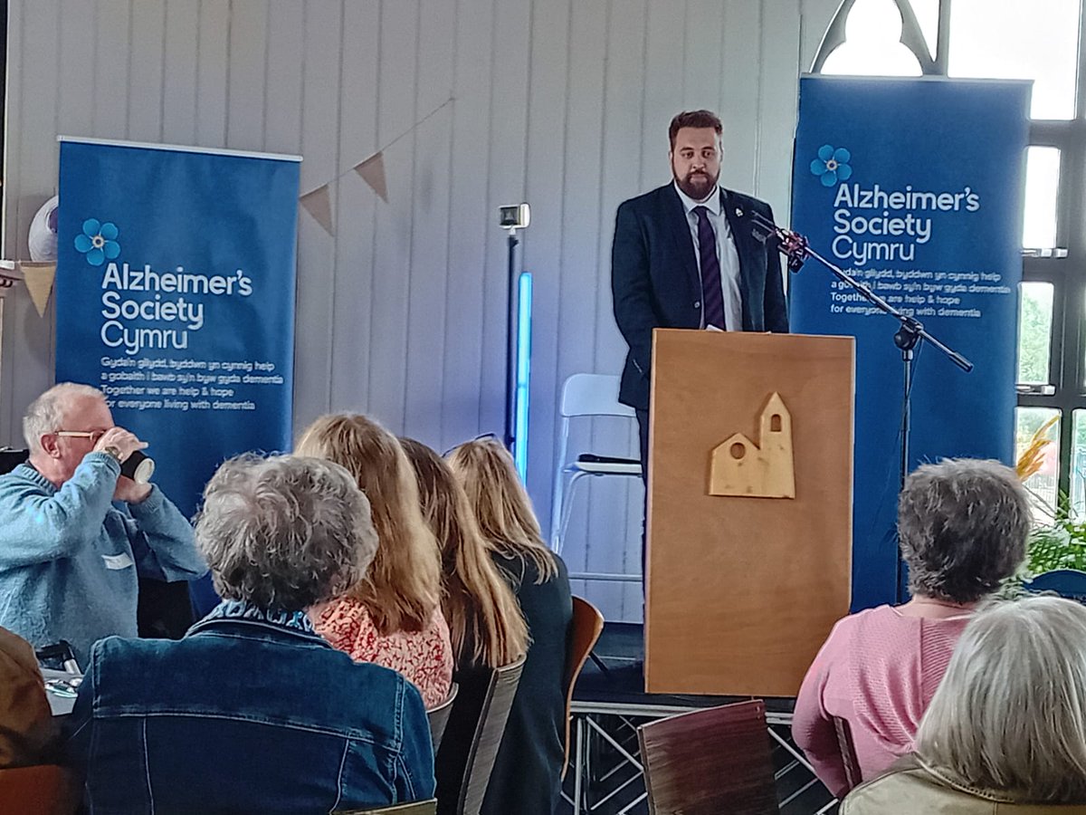 Thank you @FletcherPlaid for attending @AlzSocCymru's #DementiaActionWeek event, we look forward to continuing to work with you and the CPG on Dementia to make this a priority in Wales