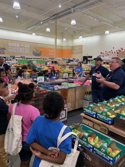 PISDeas's tweet image. @PISD_Mitchell is #levelingup in I&amp;amp;I instruction with a field trip to @sproutsfm to learn about producers and consumers! #pisdpoweredbylearning