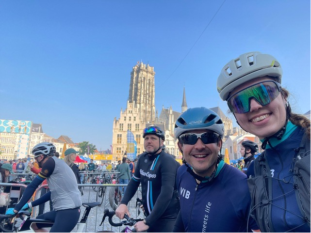Last weekend, a CCB delegation cycled the #1000km of @komop_tgkanker 🚴🚴
Together with 1250 other teams, they managed to collect almost 7M EUR to support cancer research!

Amazing effort, amazing team 🤩
Thank you Bram, Shauni, Isabelle, Lars, Alexandra, Frederik en Amelie!