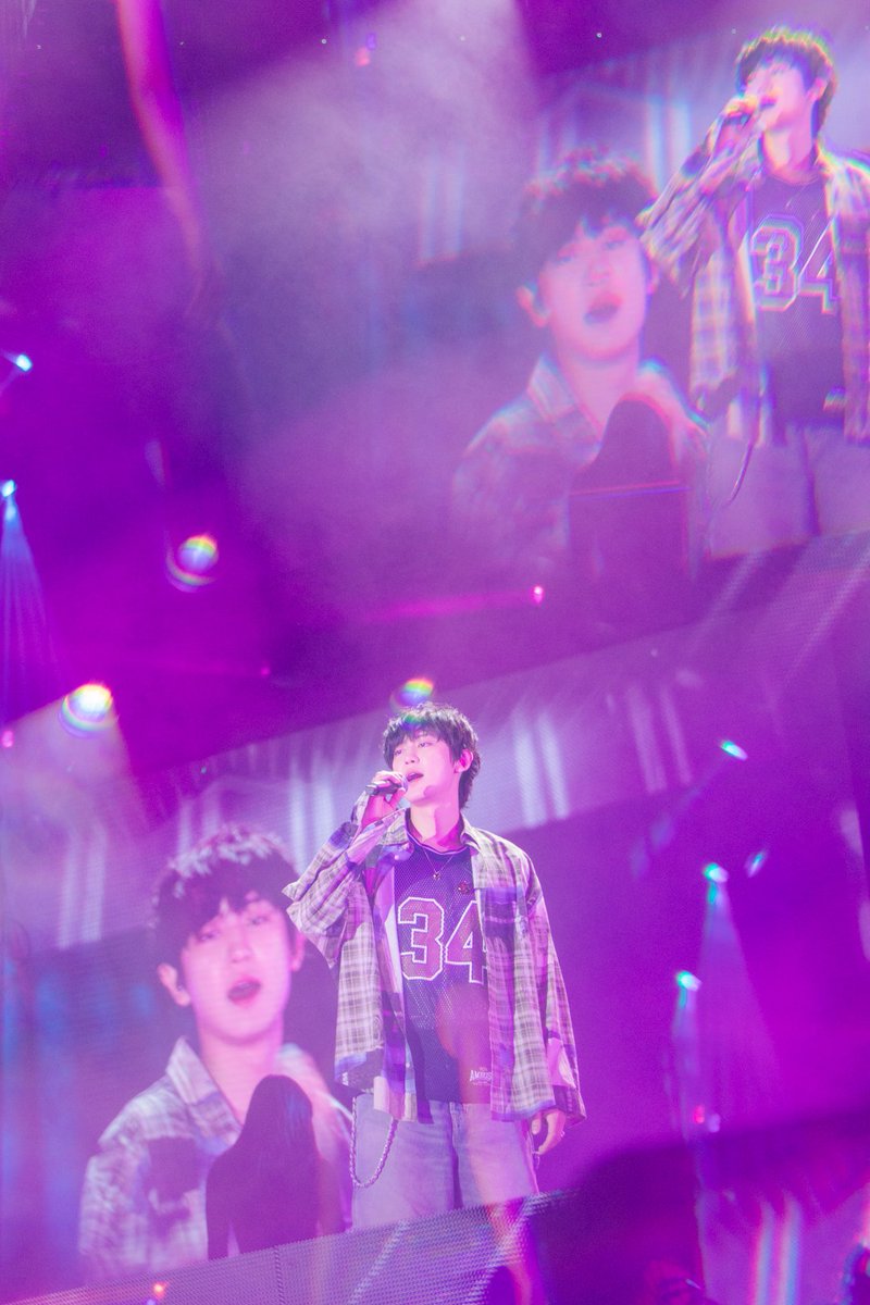 perfectly-taken photo of chanyeol 🥹🤍