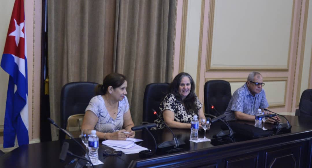 Preparación de cuadros de las Oficinas Auxiliares de la <a href="/AsambleaCuba/">Asamblea Nacional Cuba</a> sobre la Gestión de Gobierno orientada a la Innovación basada en la toma de decisiones ágil y efectiva, impartida por <a href="/mdelgado171064/">Mercedes Delgado Fernandez</a>, y los tableros de mando y el Cuadro de Mando Integral, por <a href="/lauralop2002es1/">Omara Aldama</a>