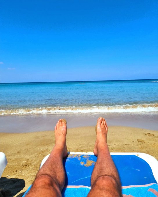 Strandtag &amp; arbeiten ☀️✌🏼 🎬 #manlebtnureinmal https://t.co/Qjg12wKa6q<a href="/tag/manlebtnureinmal"class="tags">#manlebtnureinmal</a>