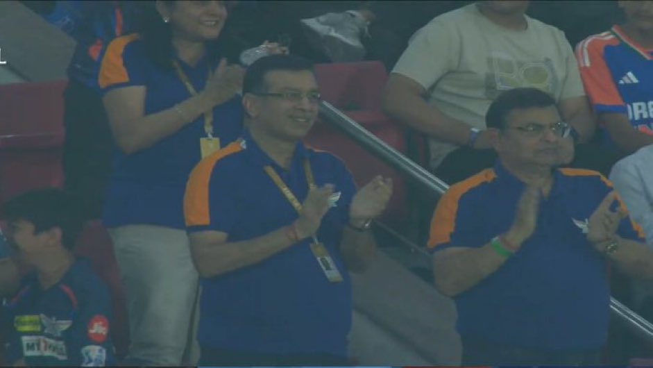 Sanjiv Goenka applauding that brilliant flying catch by KL Rahul.

#DCvLSG #Gambhir #DCvsLSG #sanjivgoenka #TATAIPL #IPL2024 #IPLOnStar #KLRahul #BCCI #LSGvsDC #LSGvDC #IPL