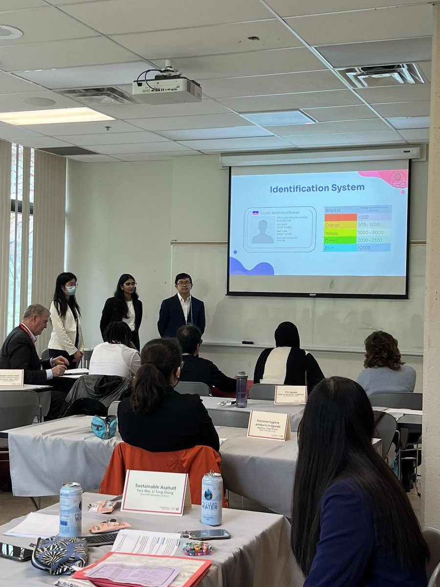 JTAgeography's tweet image. 12 months ago I pitched #UrbanSolutions as a new initiative for @OAGEEOntarioGeo to undertake. Today we are at York University with @MillikenMHS and Thornhill SS sharing our solutions at Symposium. Well done!