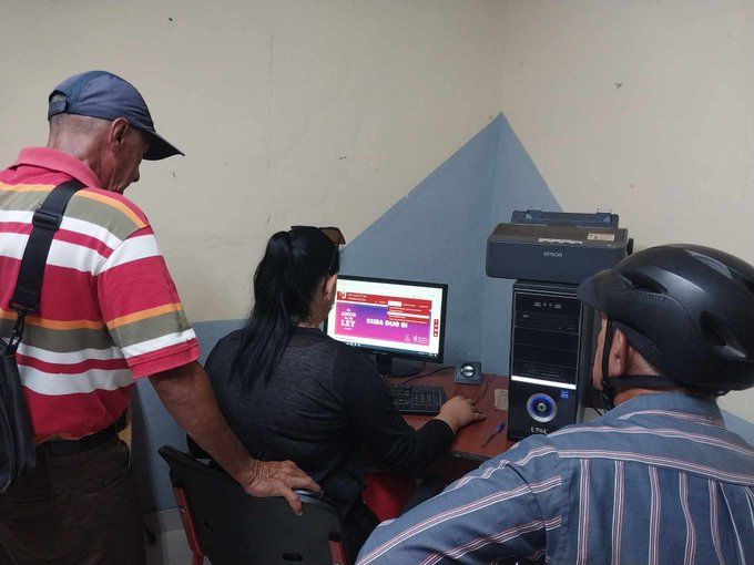 darisleixyGara1's tweet image. #JovenClubAvila  en #Chambas se trabaja por llevar a nuestros usuarios todas las ventajas de la #informatización  #CiegodeAvila