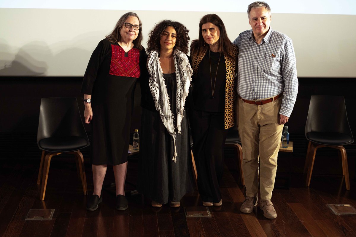 La realizadora palestina Mira Sidawi estuvo ayer #enlaAcademia, donde se proyectaron sus documentales Four wheels camp (2016) y The wall (2019). academiadecine.com/2024/05/14/mir…