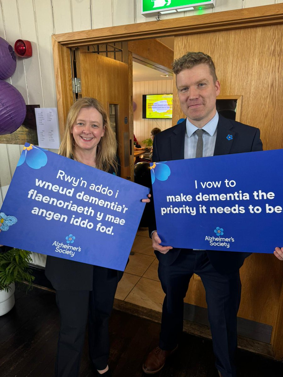 We appreciate @JBryantWales for joining us at @AlzSocCymru's #DementiaActionWeek event. With 1 in 3 of us developing dementia in our lifetime, the time to act is now. Thank you for pledging to make dementia the priority it deserves to be