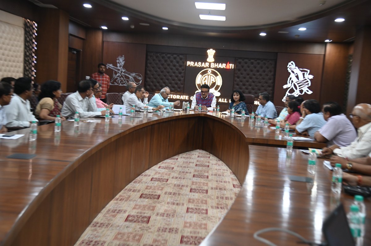 Akashvani आकाशवाणी (@akashvaniair) on Twitter photo .<a href="/prasarbharati/">Prasar Bharati प्रसार भारती</a> Chairman Shri Navneet Sehgal visited Akashvani HQ today. He also interacted with the officials of <a href="/airnewsalerts/">All India Radio News</a>, Programme and Engineering wings about the functioning of Akashvani and pressing challenges. .<a href="/prasarbharati/">Prasar Bharati प्रसार भारती</a> Chairman Shri Navneet Sehgal visited Akashvani HQ today. He also interacted with the officials of <a href="/airnewsalerts/">All India Radio News</a>, Programme and Engineering wings about the functioning of Akashvani and pressing challenges.