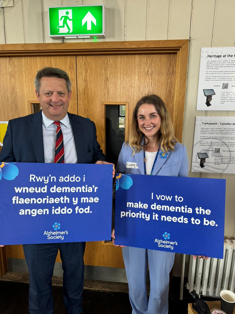 Thank you @AlunDaviesMS for attending @AlzSocCymru's #DementiaActionWeek event and talking with us about the importance of diagnosis in making dementia a priority for Wales