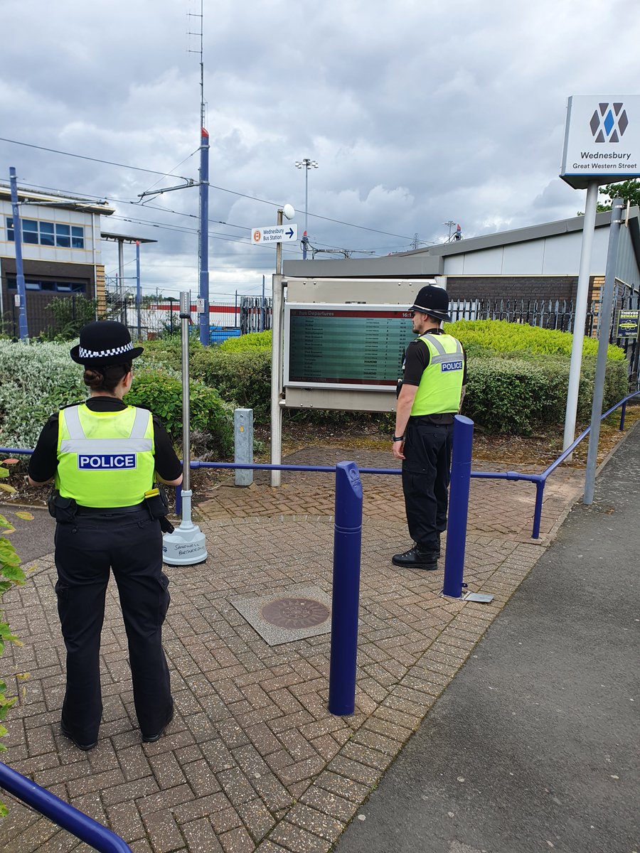 Wednesbury NHT officers are conducting hi-vis patrols by Wednesbury Metro station engaging with the community entering our town 👮‍♂️👮‍♀️🚔
#OpSceptre #LifeOrKnife #KnifeCrime #KnifePole