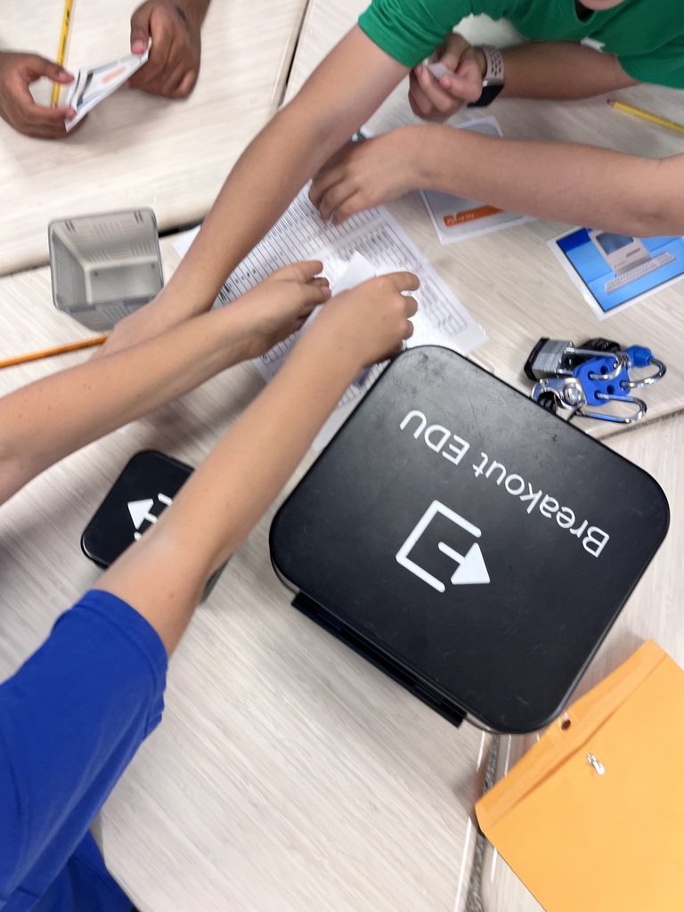 BrevardEdTech's tweet image. Last week at Freedom 7 Elementary,  students in some of  Mrs. Rivera's gifted classes "broke out" of computer science themed escape boxes. Her 3rd grade gifted students started to learn how to code the Finch robots and will be continuing to do so over the next week.