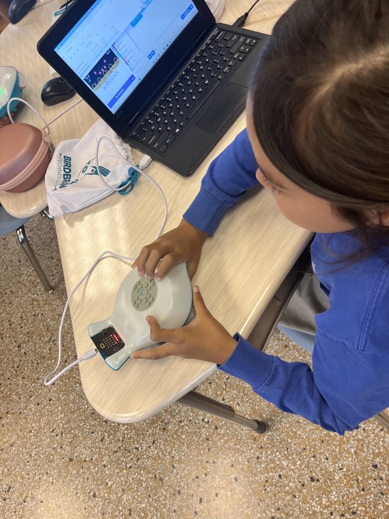 BrevardEdTech's tweet image. Last week at Freedom 7 Elementary,  students in some of  Mrs. Rivera's gifted classes "broke out" of computer science themed escape boxes. Her 3rd grade gifted students started to learn how to code the Finch robots and will be continuing to do so over the next week.
