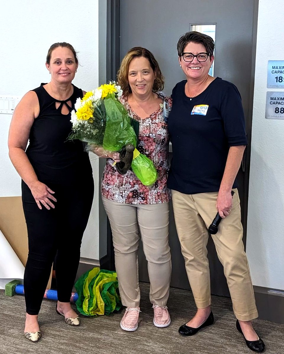 CONGRATULATIONS Christine Petersen! 🎉🥳

Christine has been awarded the DAISY Nurse Leader Award. This award honors and recognizes Chris for going above and beyond for both her patients and her team! 🌟

@DAISY4Nurses

 #LeeHealth #SWFL #DAISY #Nurse #Award