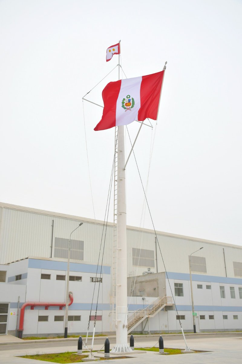 #MGPNoticias Marcando un hito trascendental, se realizó el primer izamiento del Pabellón Nacional en la nueva Base Aeronaval, dando inicio a una renovada etapa en la Fuerza de Aviación Naval, que coadyuvará al cumplimiento de la misión asignada por la Marina de Guerra del Perú.