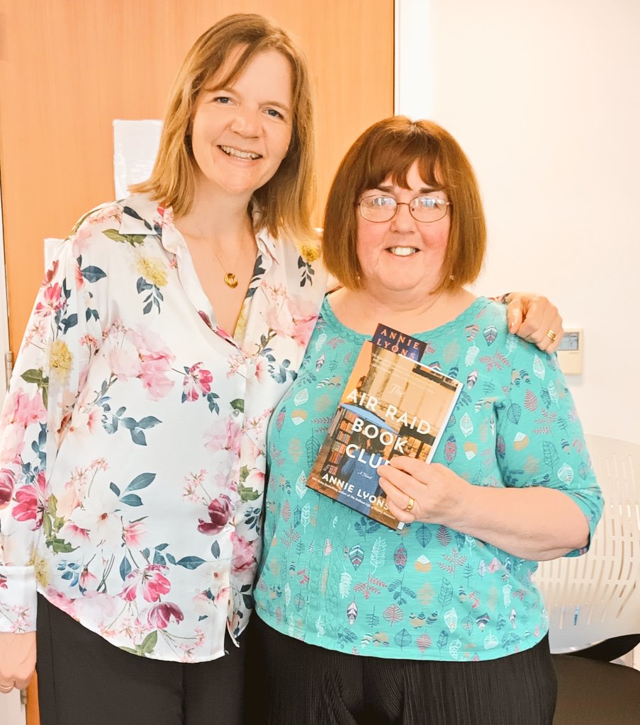 What a joyous morning talking books and writing with my dear pal @kerrybean73 and meeting lovely readers at the #OrpingtonLiteraryFestival. 
Thank you @JennyHawke1 for inviting us. #lovelibraries ✍️📚🩷
@BromLibraries @Orpington1st