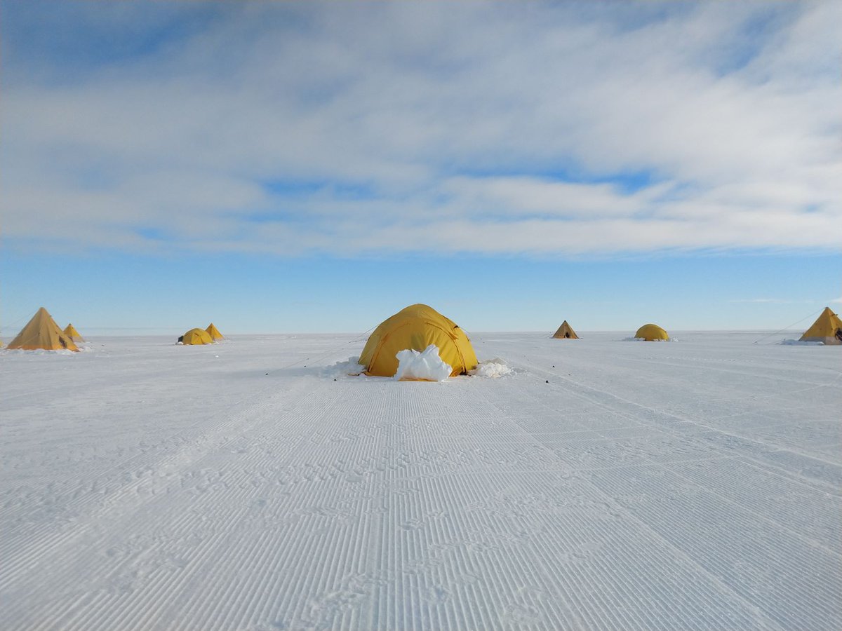 Mitten in der #Antarktis leben & forschen! Wie ein Forschungsteam des @SWAIS2C-Projekts die Entwicklung des Eisschildes im #Klimawandel untersucht & ins Eis bohrte erzählt Arne Ulfers, Bohrlochgeophysiker @#LIAG, heute @Geomuseum @GeoMuenster👉indico.uni-muenster.de/event/2587/ #Münster