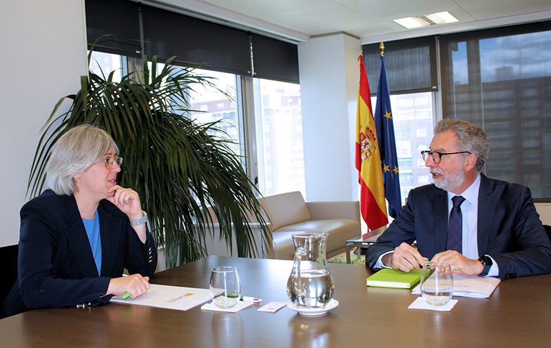 cantabriaes's tweet photo. ✅ Gobierno y Ministerio acuerdan colaborar de manera conjunta para lograr la completa comercialización del polígono industrial de La Vega en #Reinosa
👉🏻 #SICAN analiza con #SEPES la posible venta de los terrenos al Gobierno de #Cantabria
ℹ️➡️ https://t.co/whdIM8bS61 https://t.co/9R6uCq58Fa
