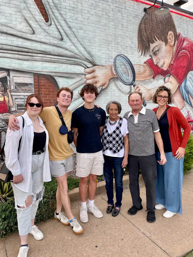 bradpost's tweet photo. A fun Hideaway pic with the whole family! 🌳📸 What an amazing time we had together! #FamilyFun #MemorableMoments" https://t.co/0wuFbq8EoH