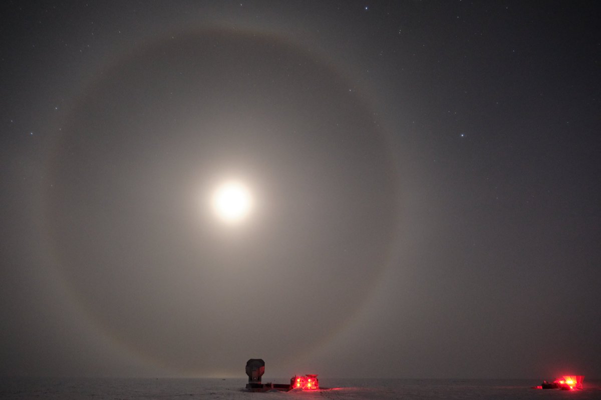 📍Look at this beautiful moon halo! The station hosted a health and wellness fair, with help from members of the ERT teams before ending the week with a 14-hour “Walk to Endor.” Read more about week 18 here➡️ tinyurl.com/week18atthepole 📸:Connor Duffy, IceCube/NSF