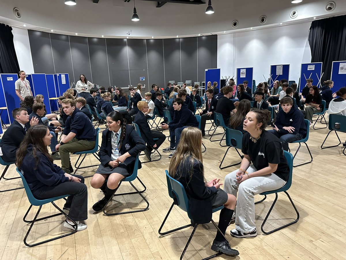 Fabulous day today bringing 16 year old Dutch kids together from <a href="/scalacollege/">scala college</a> with 13 year olds from <a href="/PassmoresAc/">Passmores Academy</a> Different countries and cultures but all part of the human race.