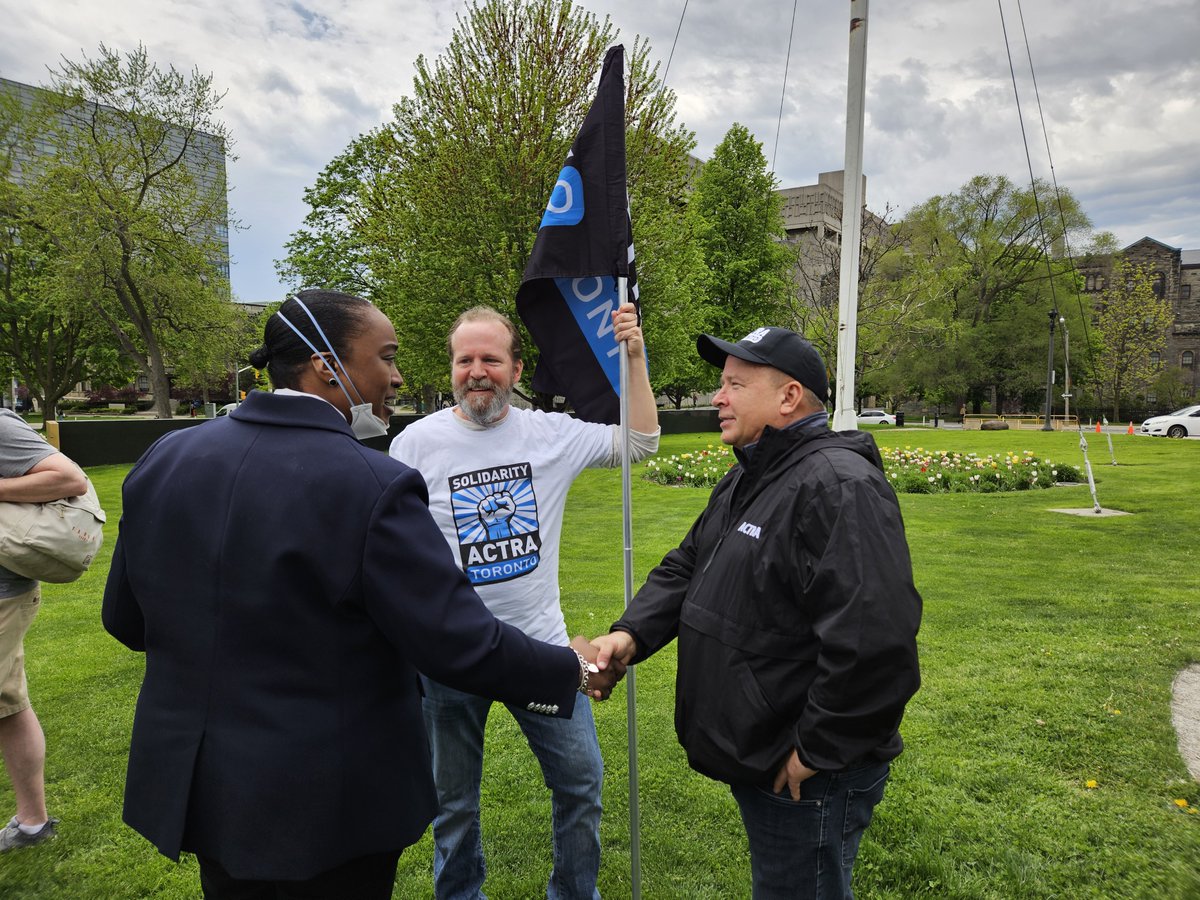 JILLSLASTWORD's tweet image. Yesterday @ACTRAToronto commercial performers took their demands straight to Queen's Park!

I was proud to stand with them during yesterday's press conference, in Question Period &amp;amp; at the #WeRiseUp Rally. It's time for @ICACanada to get back to the table &amp;amp; negotiate!