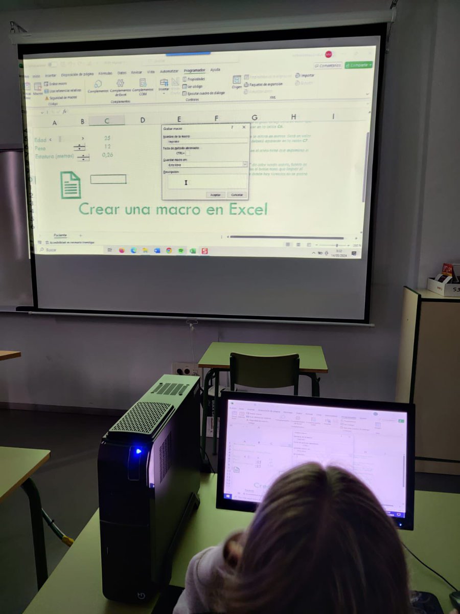 Los alumnos de Gestión Administrativa han aprendido hoy en el módulo de Ofimática a crear macros en #excel #fp #fpcyl #fpadministraciónygestión