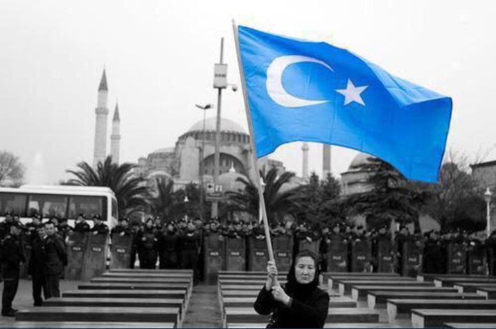 Gök bayrak, namustur. 

#DoğuTürkistan