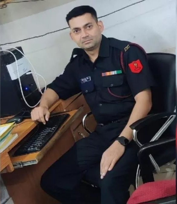 Sad News!!
Indian Army lost Braveheart
Soldier Arvind Singh
( Army Medical Corps )
He lost his life in an unfortunate accident.
He Hailed from Uttar Pradesh 
Salute 🇮🇳 
#IndianArmy 🇮🇳