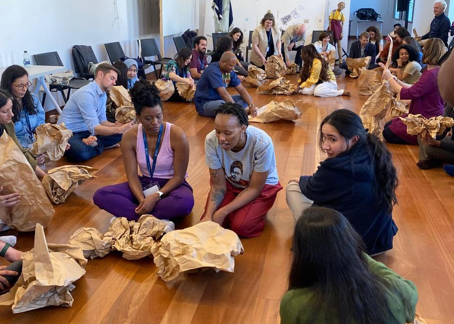 At @GBHI_Fellows’ Annual Conference in Cape Town today, fellows participated in an arts workshop at @UWConline. Art plays an important role in the prevention and care of people living with dementia. #BrainHealth #Equity #GBHI2024 #AtlanticFellows #CapeTown