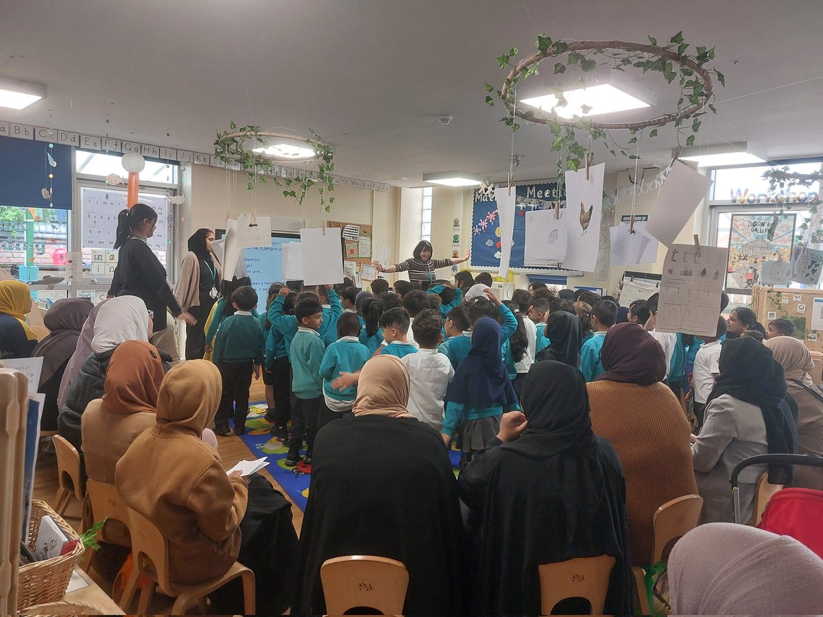 MissBurnsTindal's tweet photo. 🎶 Reception and their families were singing superstars in our family music session today! 🎵 @arktindal #teamtindal https://t.co/8dtt8yx7h6
